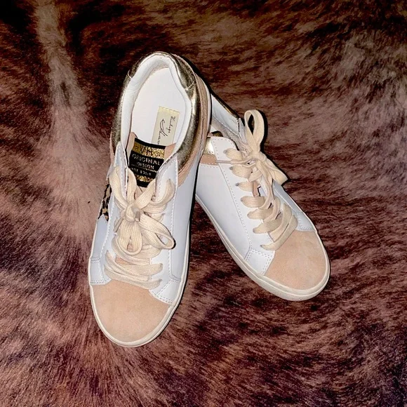 Shoes - Picture 1 of 3